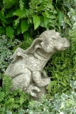 Pheeberts "Puddles", Drache auf Blumentopf © by Fiona Scott