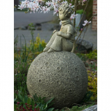 Kleiner Prinz auf dem Mond  © Antoine de Saint-Exupéry (Kunststein)