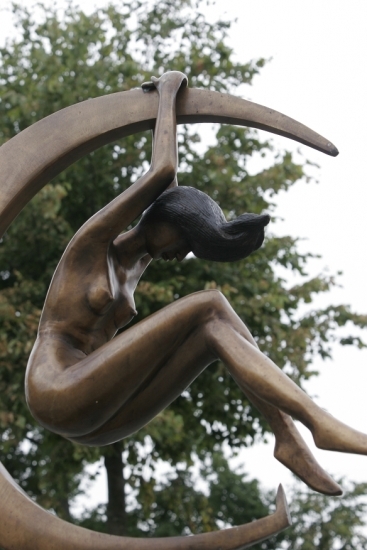 Mondmädchen, Bronze
